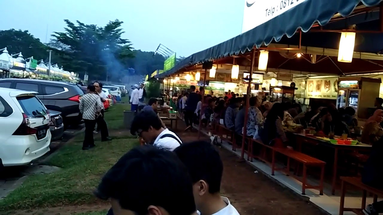 Makan Siang Santai di Taman Jajan Resto: Nikmati Rasa Lokal yang Menggugah Selera